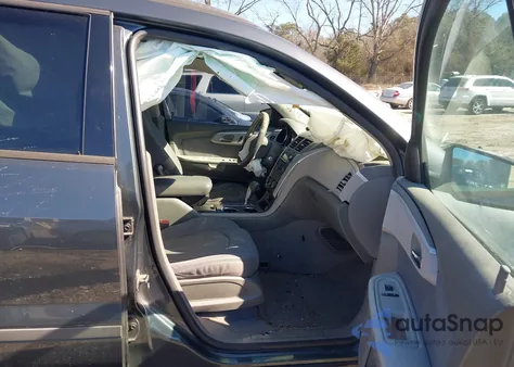 2010 Chevrolet Traverse Ls z USA, uszkodzony, nr VIN 1GNLREED1AJ233514